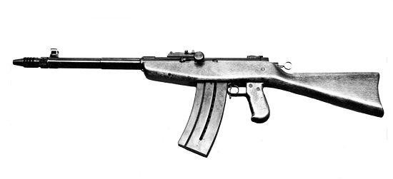 Стрелковое вооружение выглядит небогато, но зато какое! Оно связано с традиционно развитым производством во главе с лидером - Swiss Arms AG (это бывший ваш старый знакомый CИГ – Schweizerische Industrie Gesellschaft, вы его наверняка знаете по торговым маркам SIG ARMS и SIG-Sauer) в Нойхаузене,  Послевоенное вооружение началось с разработки SIG AK-53 весьма оригинальной конструкции – газовый поршень при выстреле толкает не затвор назад, а ствол далеко вперёд, и плюс - следующий выстрел происходит не в крайнем заднем положении, а несколько до него – ствол забивает в себя патрон при воспламенении, уже знакомое интегральное запирание. Удалось снизить скорострельность до великолепных 300 в/мин.