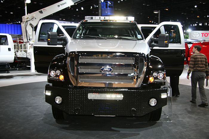 Ford представил огромный внедорожник для спецслужб (14 фото)