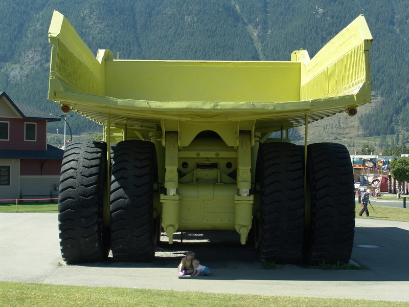 Очень большие грузовики (33 фото)