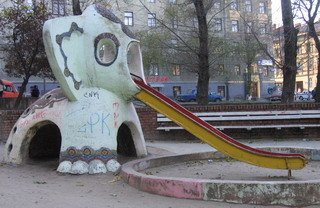 Психоделическая детская площадка (27 фото)