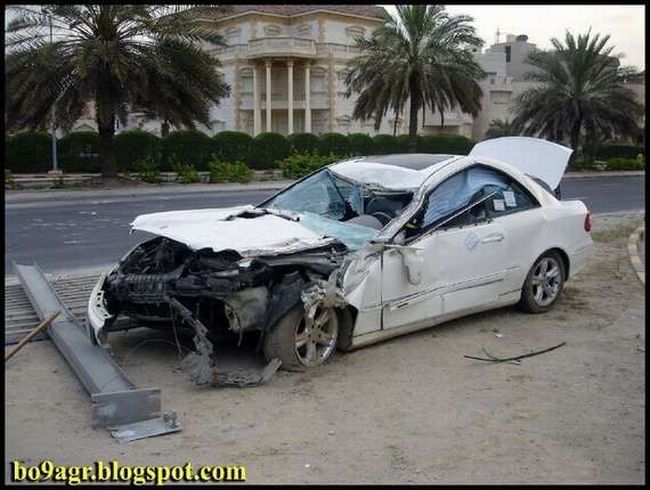 Как водят машины в Кувейте (44 фото)