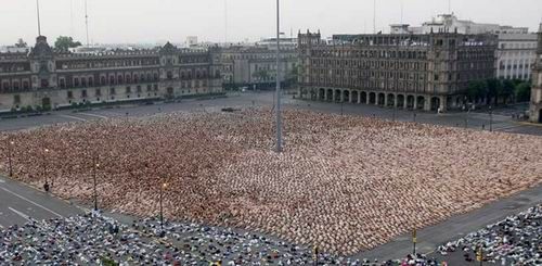 18000 голых людей (56 фото)