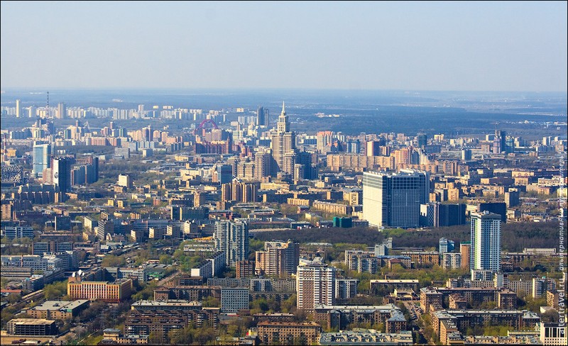 Вид в сторону Ленинградского проспекта. Жилой комплекс «Триумф-Палас» и ЖК «Аэробус».