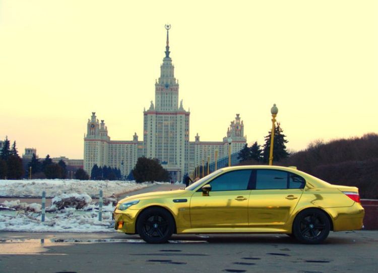 Позолоченный BMW на улицах Москвы (11 фото)