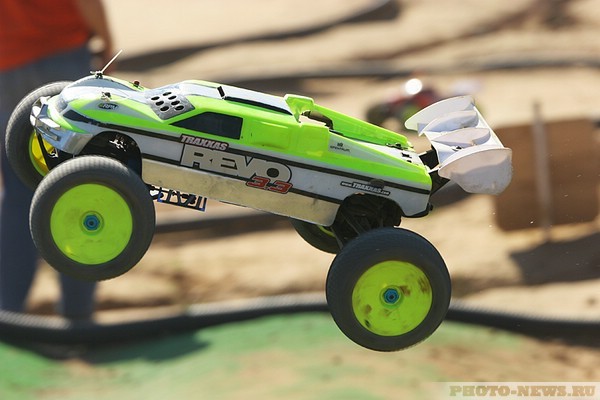 Championship of the radio-controlled machines  (14 photos)