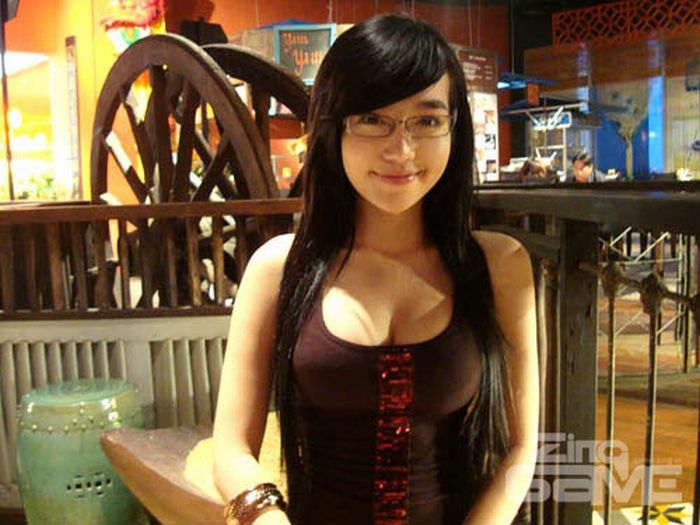 Элли - очень популярная девушка из Вьетнама (30 фото)