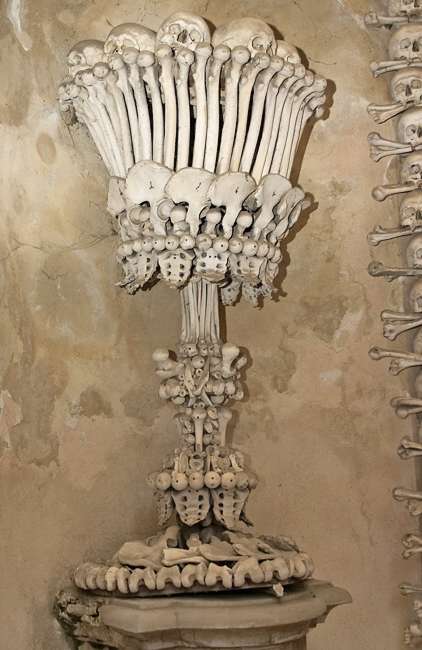 Церковь из человечестких костей и черепов (10 фото)