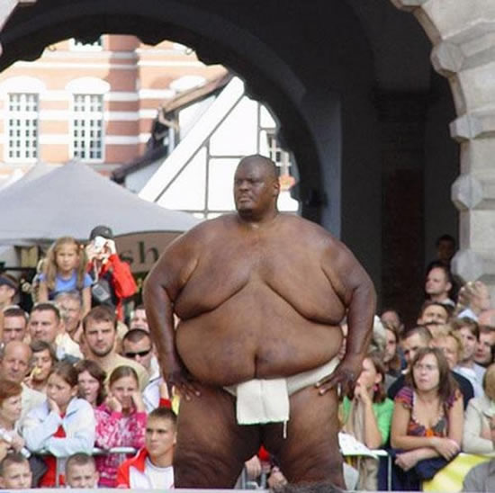 Самый толстый атлет в мире (8 фото)
