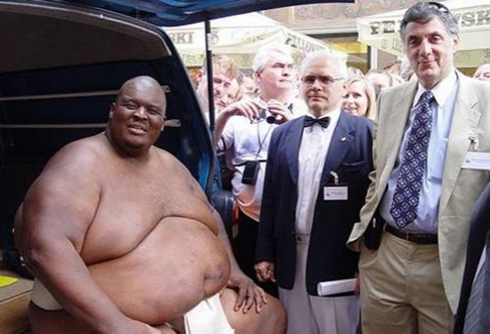 Самый толстый атлет в мире (8 фото)