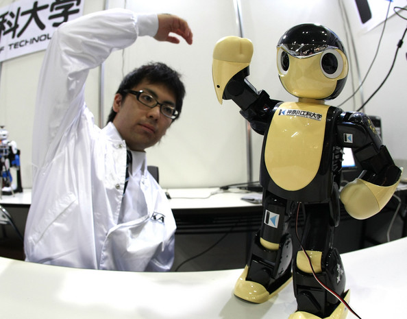 Робот-инструктор, созданный институтом Kanagawa Institute of Technology.