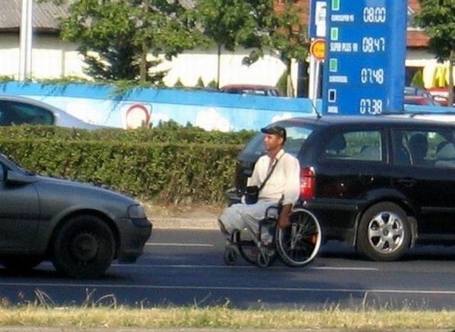 Уловка нищих инвалидов (12 фото)
