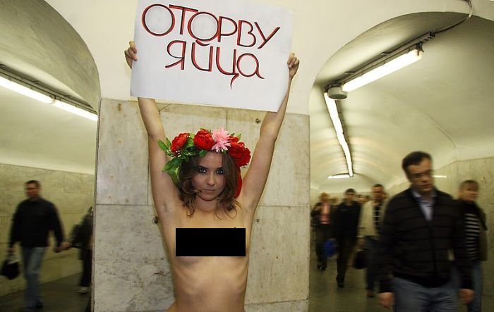 FEMEN против домогательств в метро (6 фото НЮ)