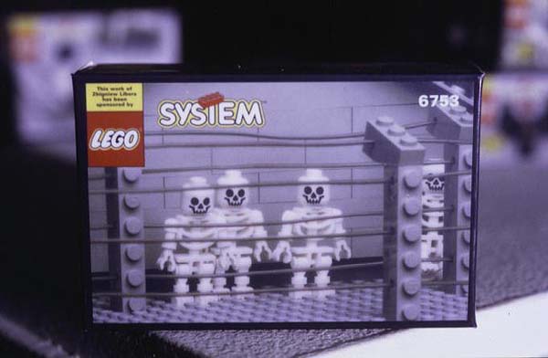 Новый LEGO, теперь и концлагерь! (9 фото)