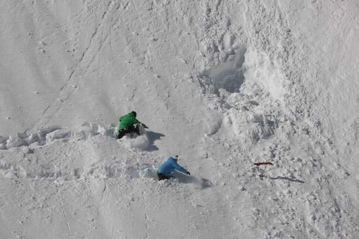 Лыжник прыгнул с высоты 107 метров (11 фото)