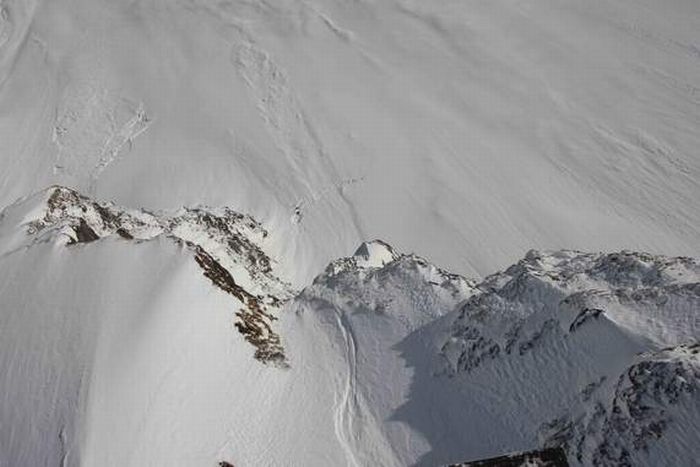 Лыжник прыгнул с высоты 107 метров (11 фото)