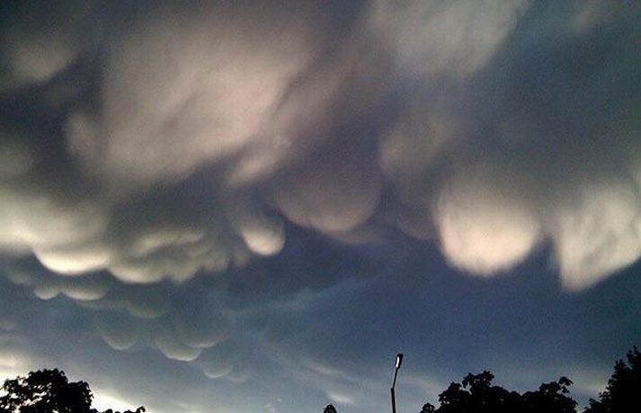 С-Albans, Хартфордшир, 20 августа ФОТО: SWNS Ненастье. Облака странной формы.