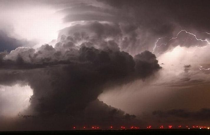 Амарилло, Техас, 6 мая. ФОТО: РЕЙТЕР Облака странной формы.