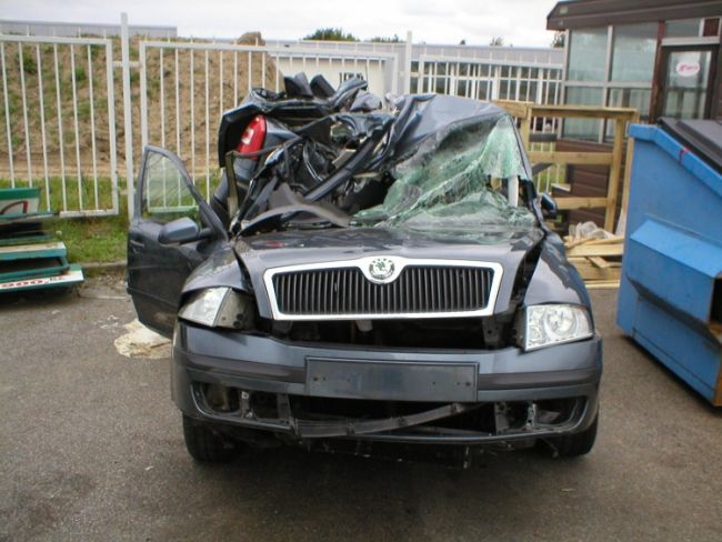 Skoda Octavia car crash photos