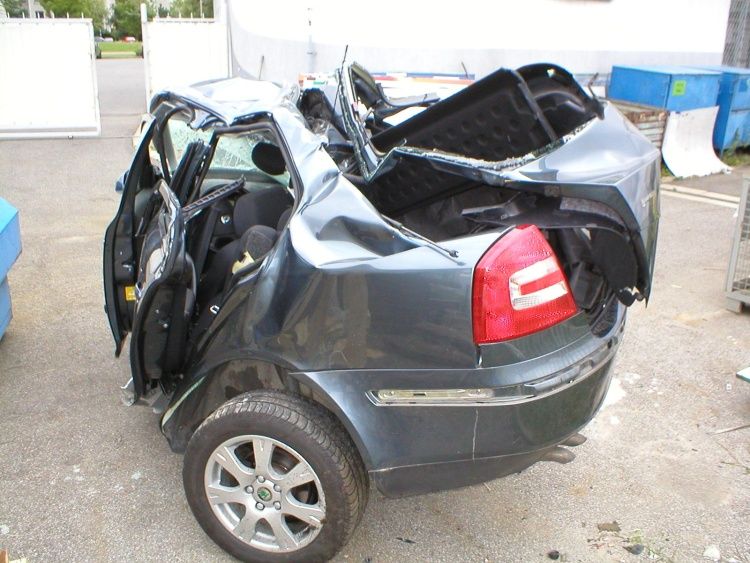 Skoda accident car crash photos 4